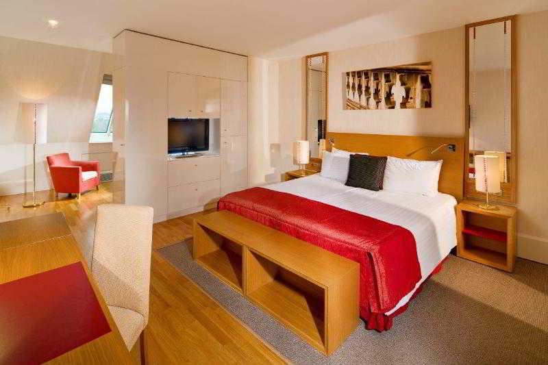 มาแมซอง โฮเทล ริเวอร์ไซด์ ปราก Hotel ภายนอก รูปภาพ A bedroom at the hotel