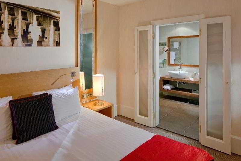 มาแมซอง โฮเทล ริเวอร์ไซด์ ปราก Hotel ภายนอก รูปภาพ A bedroom at the hotel